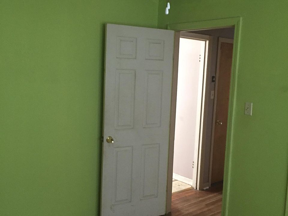 2nd image of 203 N Summit St