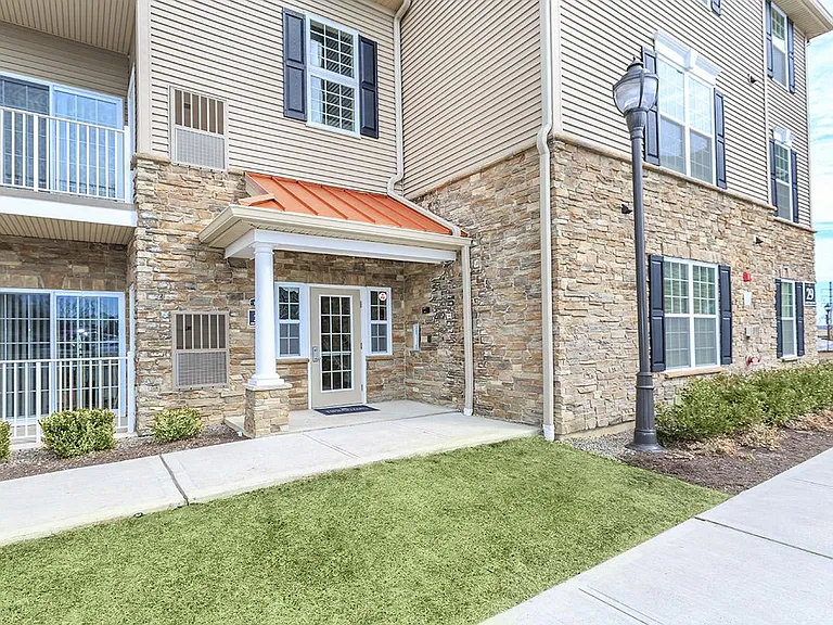 Sterling Parc at Middletown — Photo 17