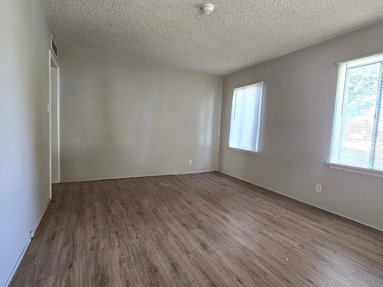 624 Carson St — Photo 7