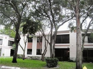 9854 NW 3rd St, Plantation, FL 33324