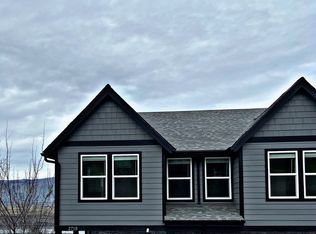 2719 E 9th St, The Dalles, OR 97058