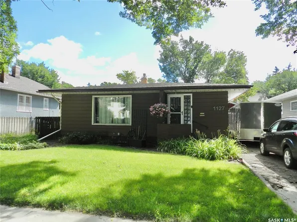 1127 1st AVENUE NW, Moose Jaw, SK S6H 3N4