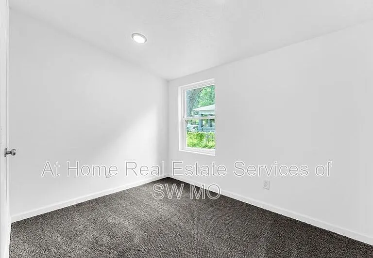 522 S Broadway Ave — Photo 13