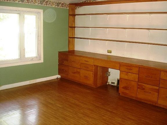 5th image of 710 Windsor Ln
