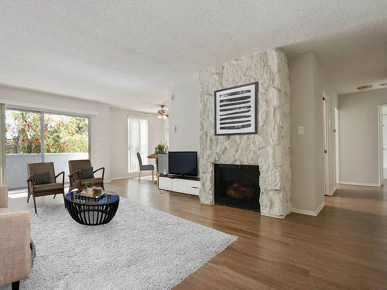 Rose Apartments — Photo 3
