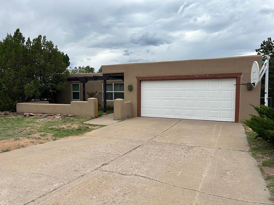 Driveway with 2 Car Garage