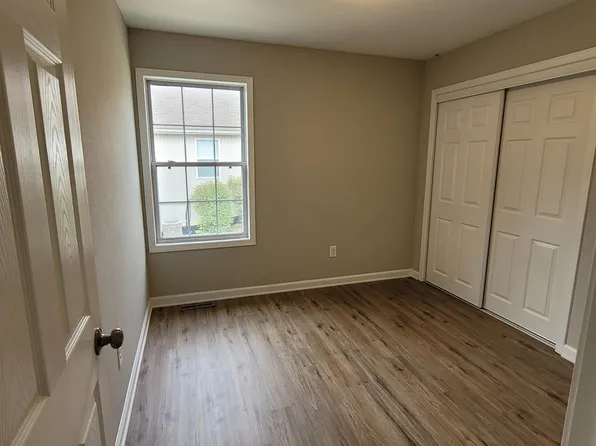 2944 NW Mill Pl, Blue Springs, MO 64015