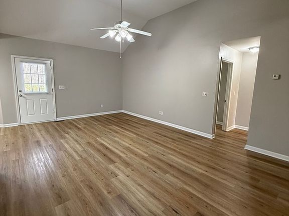 4th image of 1043 Hogan Rd