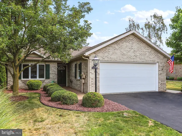 345 Phoenix Dr, Chambersburg, PA 17201