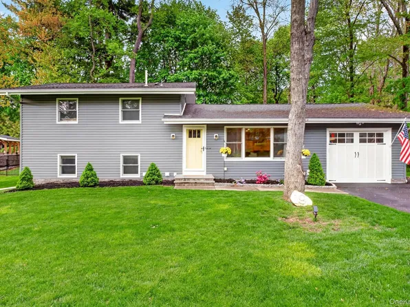 19 Scenic Drive, Poughkeepsie, NY 12603