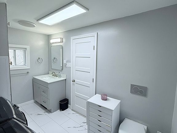 4th image of 15 Essex St APT 1