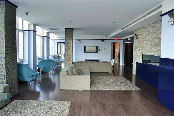 Sold by Level Group | media 10