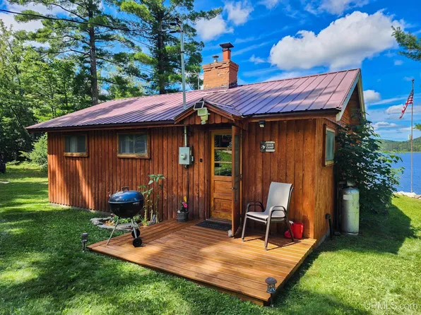 944 Co Rd, Ishpeming, MI 49849
