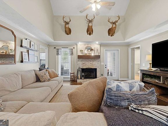 3rd image of 2011 Windfield Dr