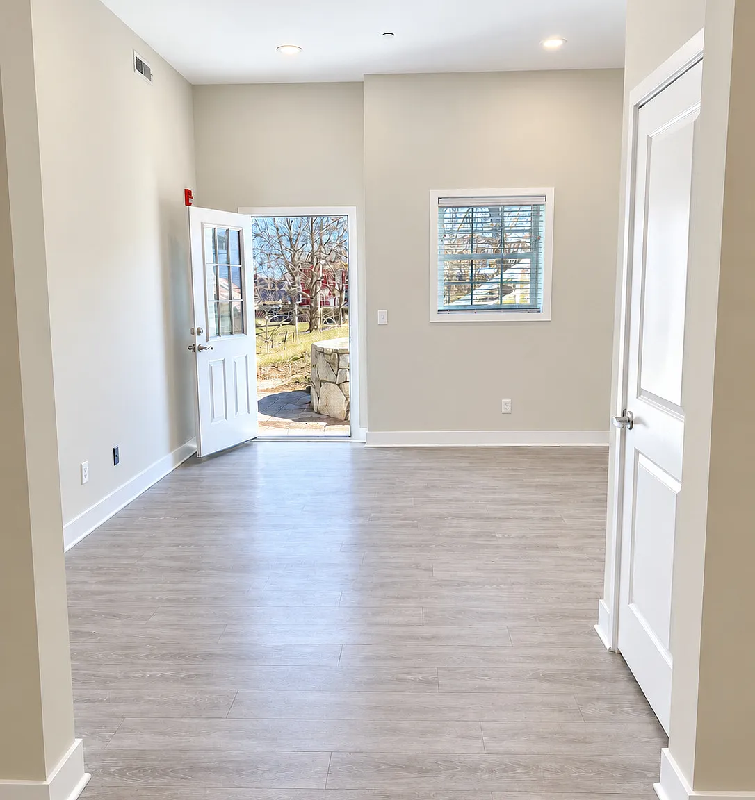 1 bed, 1.0 bath, 700 sqft, $1,950 — Photo 2