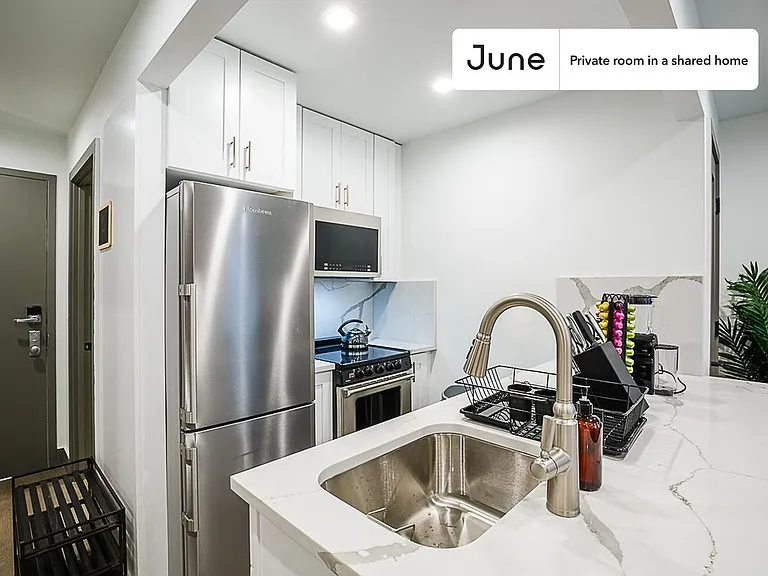 944 Columbus Ave #B — Photo 6