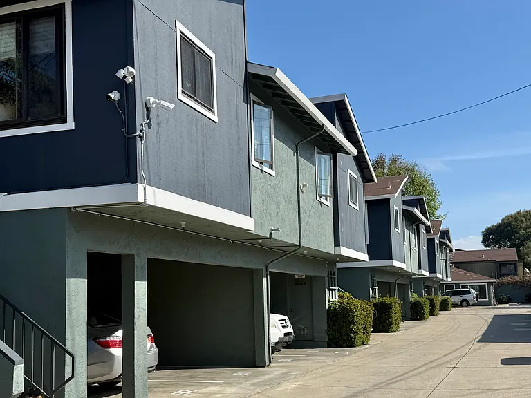 Los Arboles Apartments — Photo 11