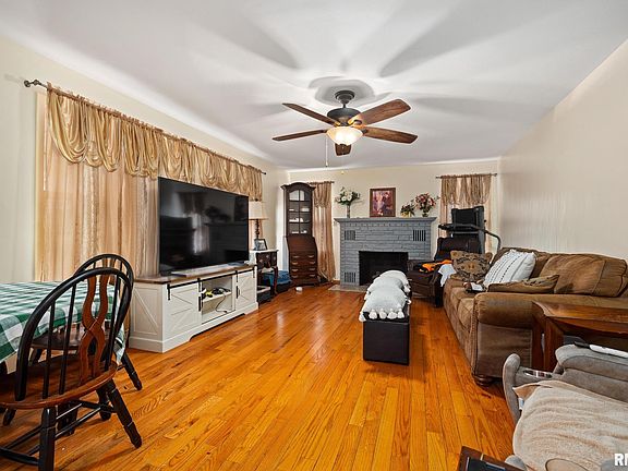 3rd image of 2413 N Lehman Rd