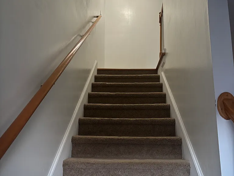 102 Jeremiah Ct — Photo 10