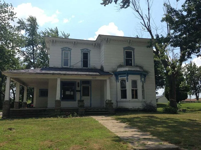 109 College St photo 1