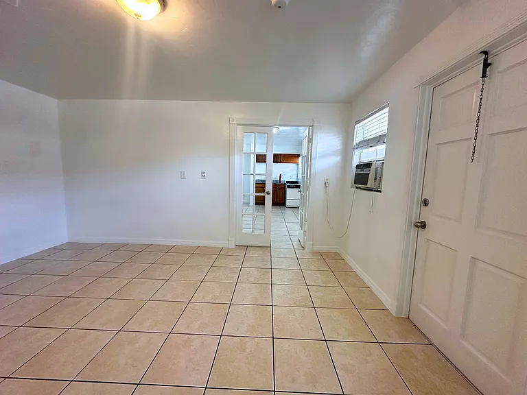 4611 South Congress Ave — Photo 3