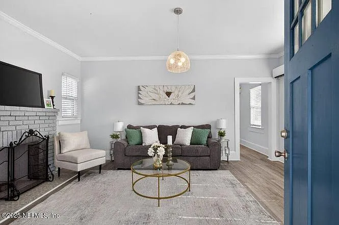 3 bed, 1630 sqft, $2,200 — Photo 2