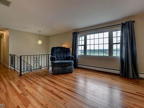 4th image of 1006 Black Oak Ridge Rd