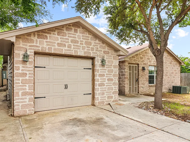 8619 Painted Teepee St — Photo 1