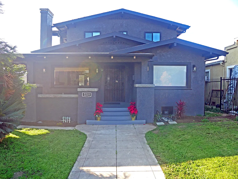 2215 8th Ave