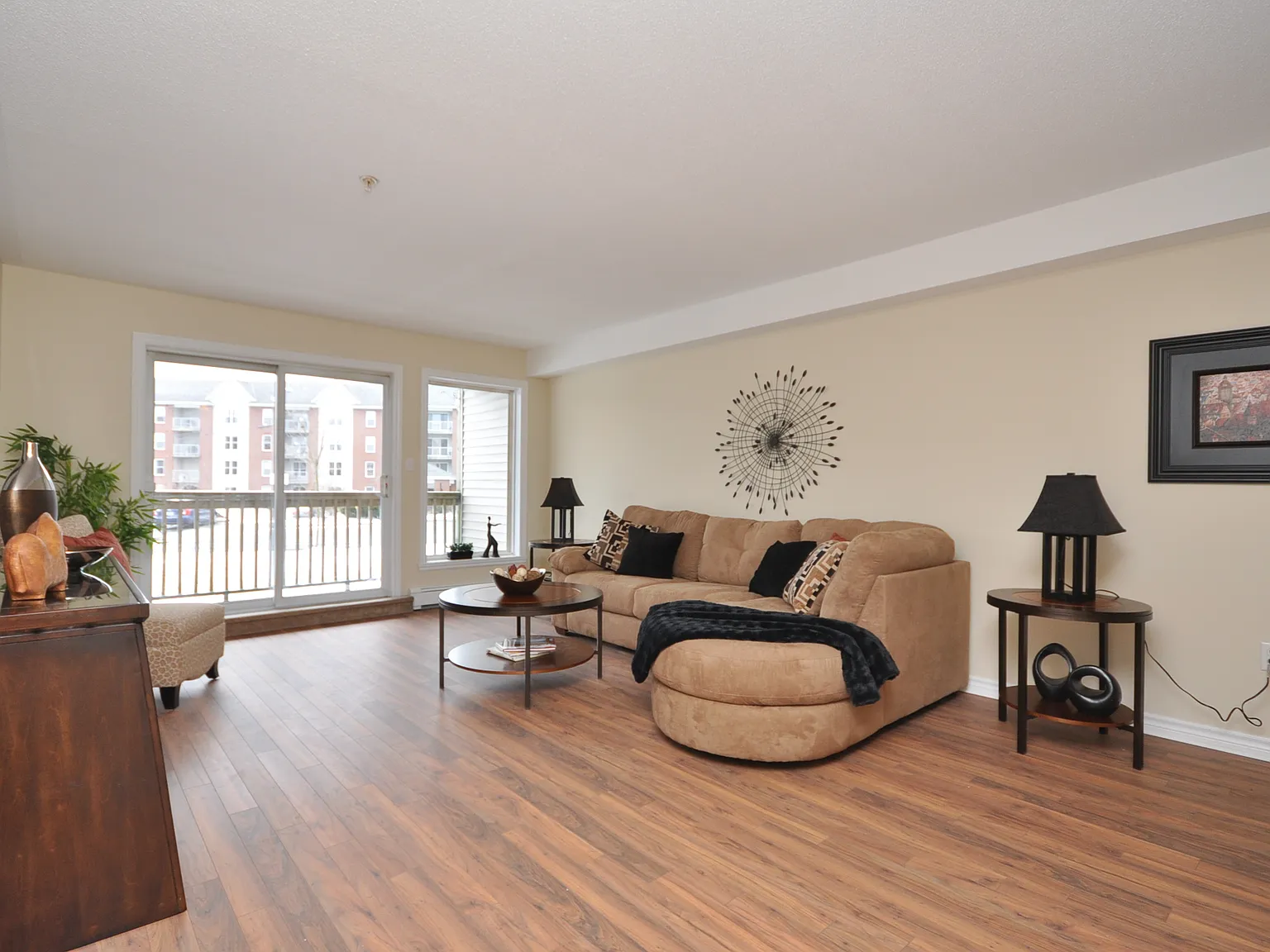 Fairfax Suites — Photo 4