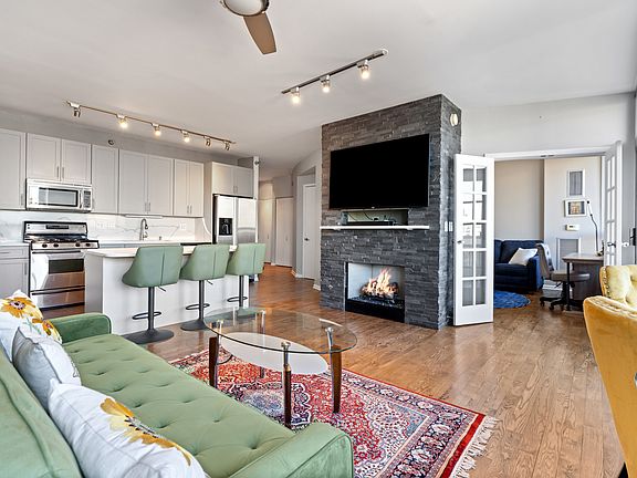 5th image of 701 S Wells St APT 2302