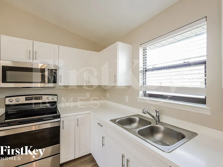 3008 45th St SW — Photo 7