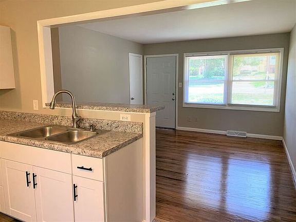 4th image of 1305 Larchmont Dr