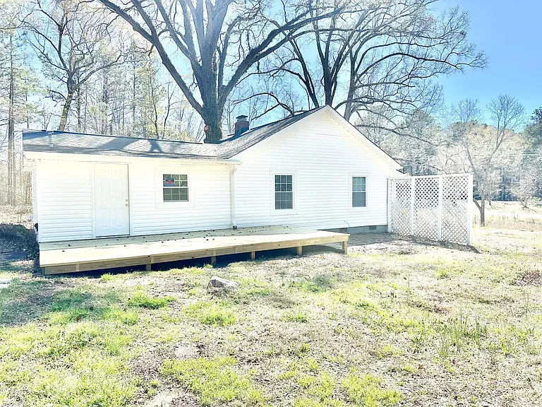 690 Robertson Rd E — Photo 3