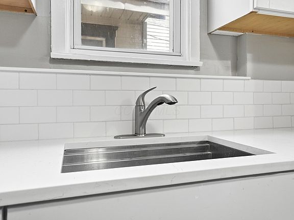 4th image of 82 S Terrace Ave