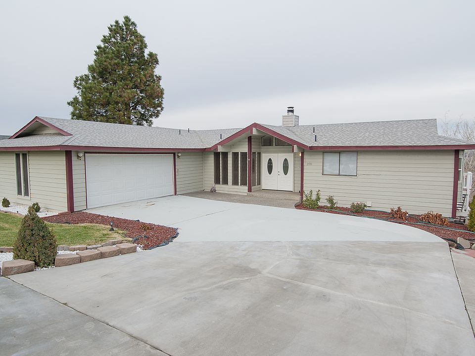 1st image of 200 Edgewood Dr