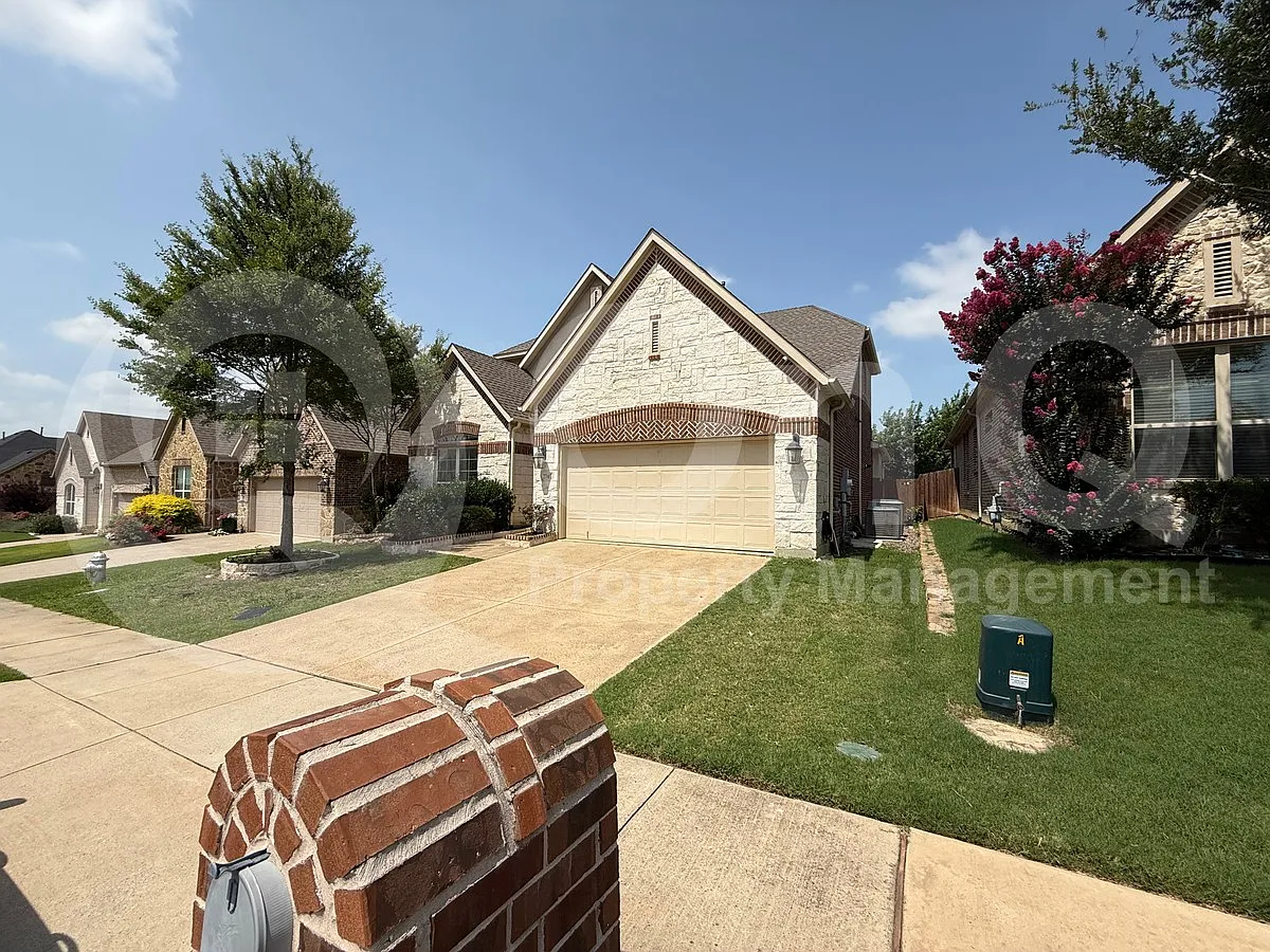5 bed, 4.0 bath, 3031 sqft, $3,799 — Photo 3