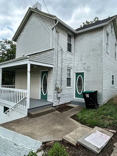 9 Oak St Photo 1