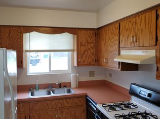 2524 Live Oak Dr, Crest Hill, IL 60403