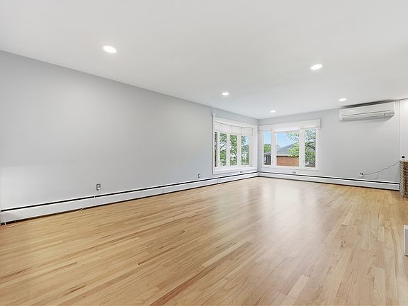 4th image of 4746 Jewel Dr