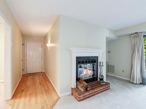 5th image of 7684 Willow Point Dr #7684