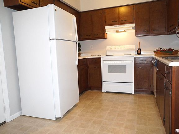 3rd image of 2952 Archer Dr #21