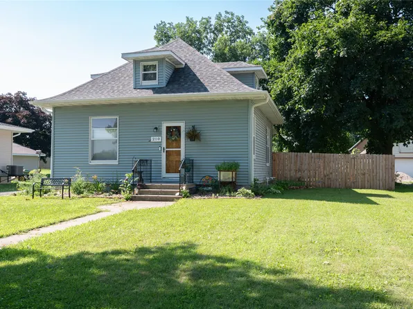 210 3rd St NE, Mitchellville, IA 50169