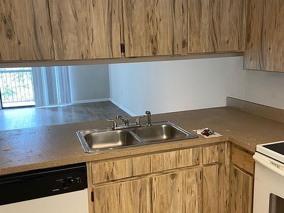 5th image of 5019 Terrace Palms Cir Unit 202