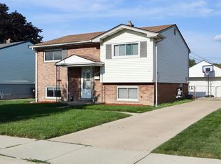 30422 Calahan St, Roseville, MI 48066