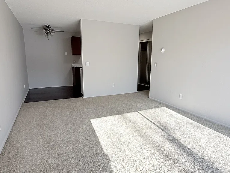 Johnson Parkway Apartments — Photo 7