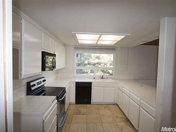 4th image of 8053 Twin Oaks Ave