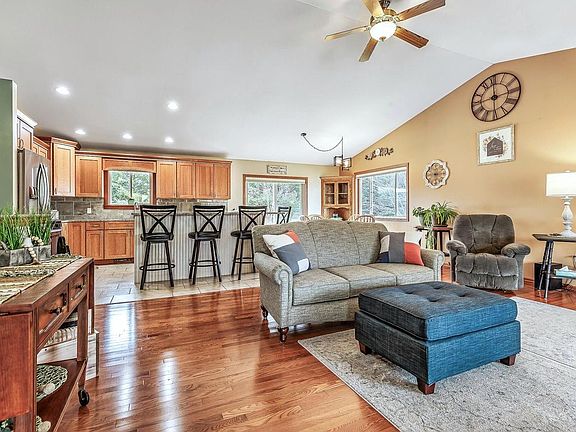 3rd image of 518 Midway DRIVE