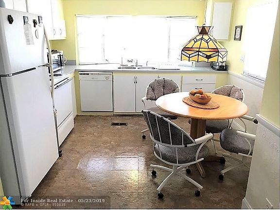 5th image of 2762 E Marina Dr