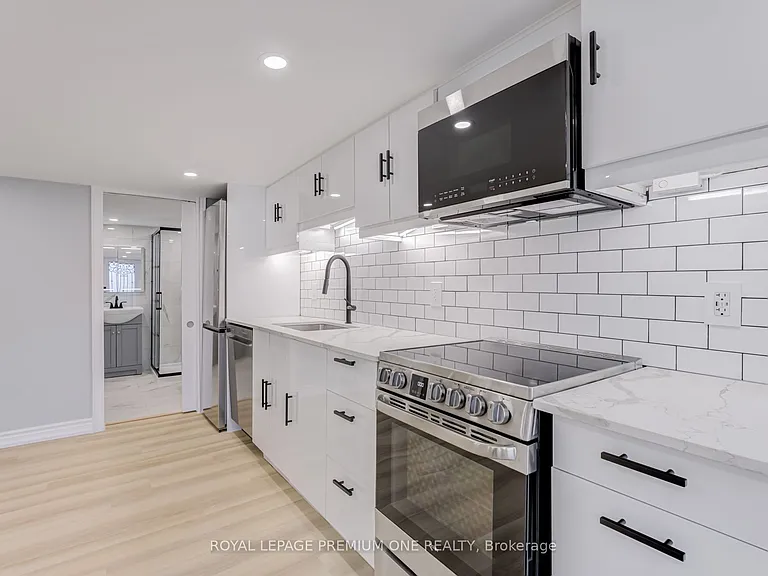 79 25th St #4 — Photo 8